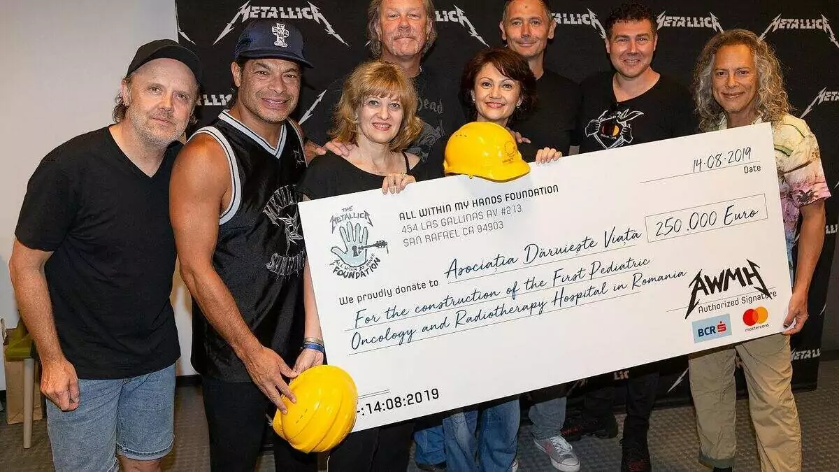 Metallica donate