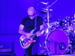 Joe Satriani Explains His Weaknees as a Guitarist