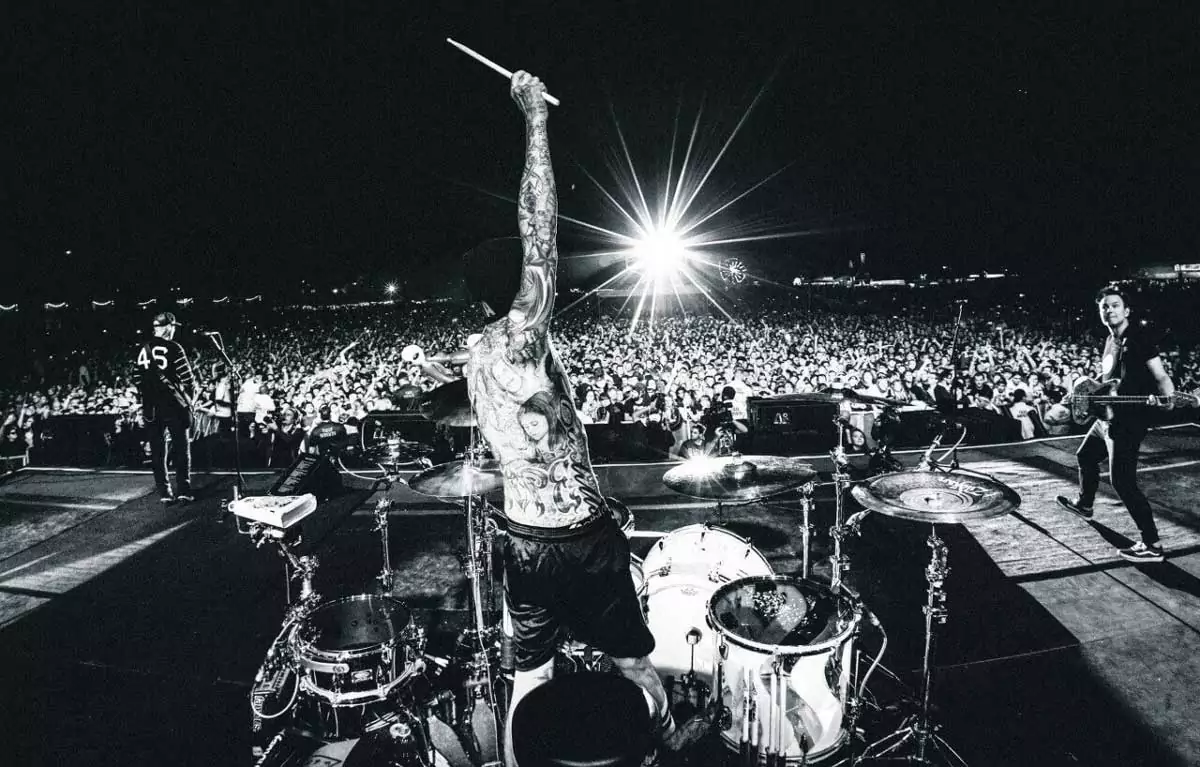 Blink-182 Will Release New Album With Machine Gun Kelly